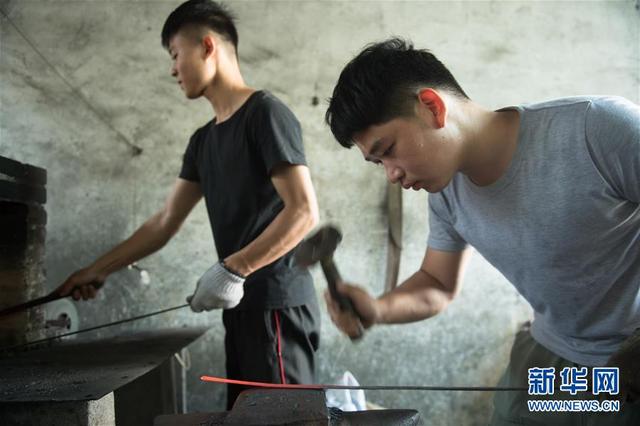 龙泉宝剑厂，龙泉宝剑厂与火大师简介（探访龙泉宝剑厂传承2500多年的铸造技艺）