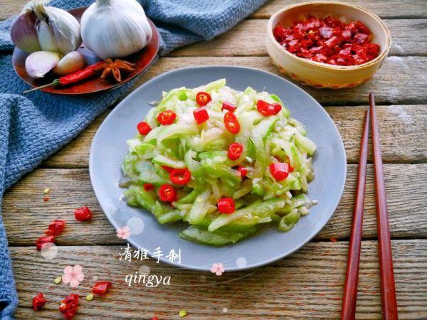西瓜皮怎么凉拌最好吃，#爽口凉菜，开胃一夏