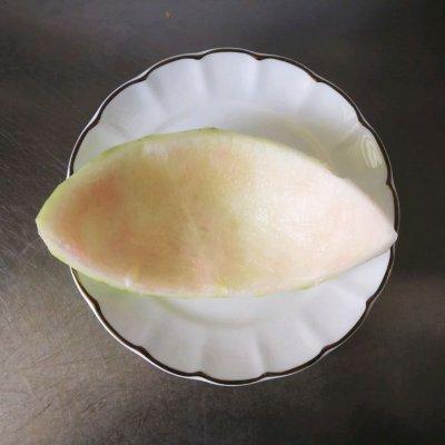 西瓜皮怎么凉拌最好吃，#爽口凉菜，开胃一夏