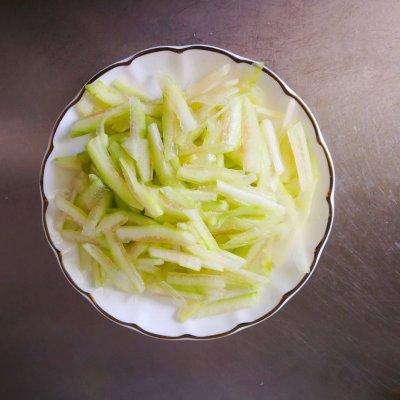 西瓜皮怎么凉拌最好吃，#爽口凉菜，开胃一夏