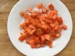 江虾的简单做法，小江虾的做法大全（高考美食——蘑菇胡萝卜豌豆炒江虾）