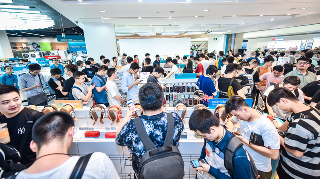 oneplus是什么品牌手机，oneplus是什么品牌的手机（近5000元的手机被抢购一空）