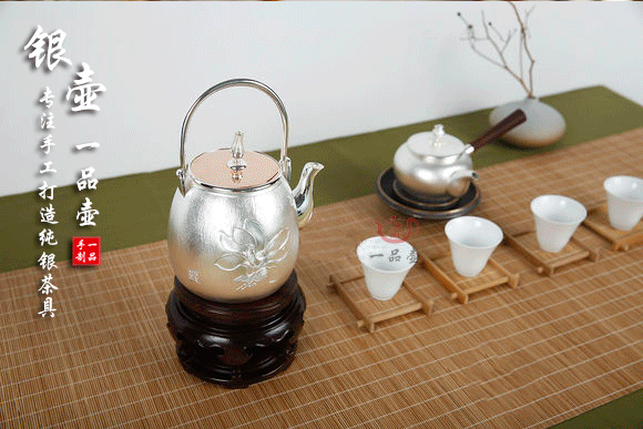 用银杯子喝水的好处与坏处，银杯子喝水的好处与坏处（用“银壶”喝水的人为什么长寿）