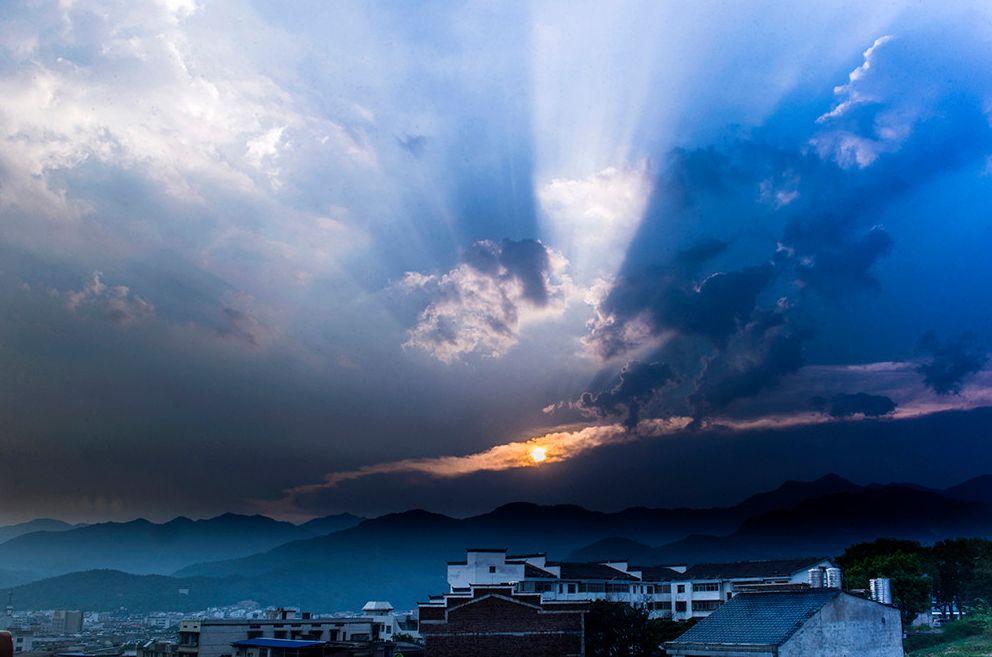 城市热岛效应是指城市中的气温明显高于，城市热岛效应是指城市中的气温明显（这边清新自然）