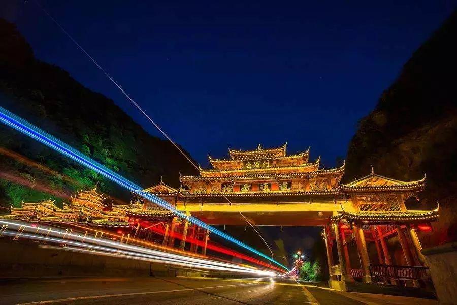 城市热岛效应是指城市中的气温明显高于，城市热岛效应是指城市中的气温明显（这边清新自然）