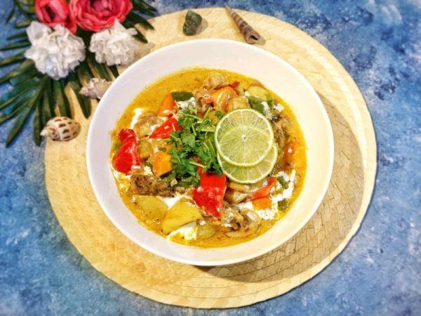 椰香咖喱鸡怎么弄，椰香咖喱鸡块（东南亚椰香咖喱鸡）