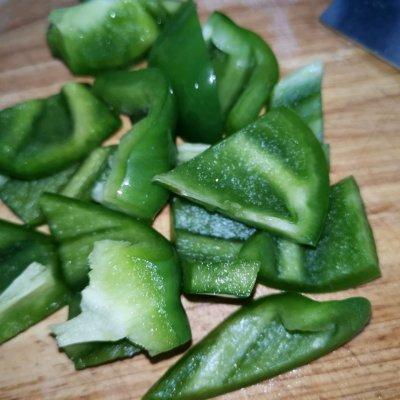 椰香咖喱鸡怎么弄，椰香咖喱鸡块（东南亚椰香咖喱鸡）