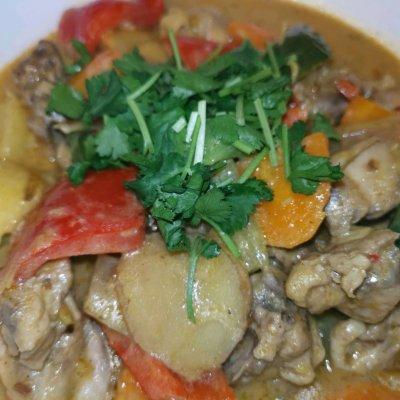 椰香咖喱鸡怎么弄，椰香咖喱鸡块（东南亚椰香咖喱鸡）