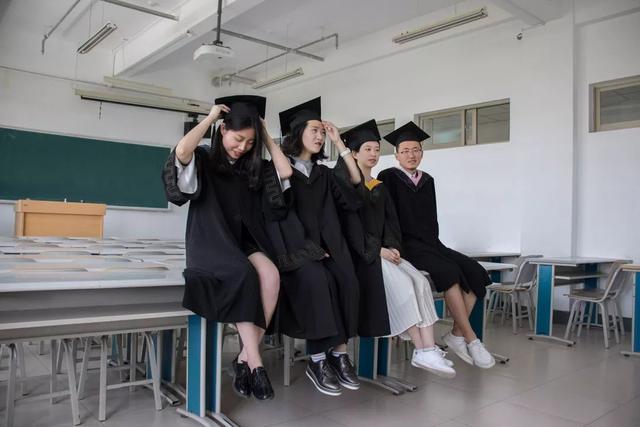 学士服怎么穿，学士服怎么穿领带（学位服的穿搭文化你了解吗）