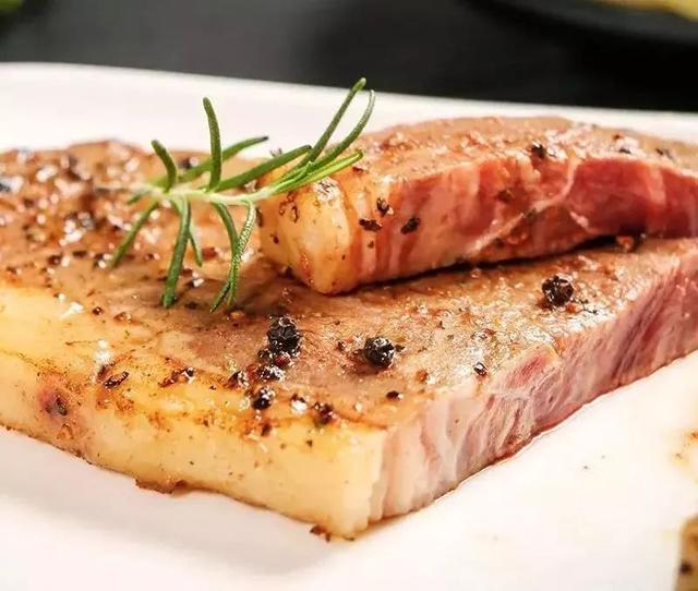 煎牛排需要什么调料，做牛排需要什么调料（比西餐厅还好吃）