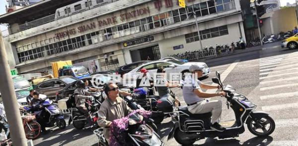 中山公园地铁站，佛山中山公园有地铁站吗（中山公园地铁站2、3号口重新开放）