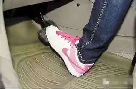 刹车片多久换一次，刹车片多久换一次合适（更换刹车片有讲究）