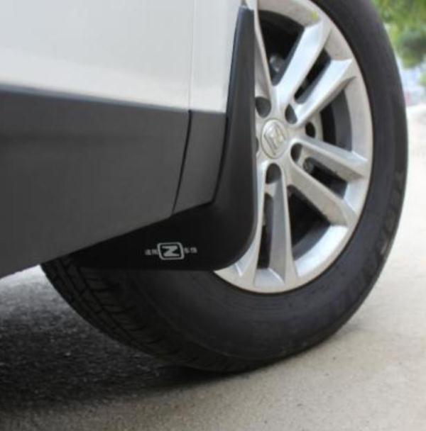 汽车轮胎上面的护板叫什么(轮胎上面的护挡板叫什么) - 生活 - 布条