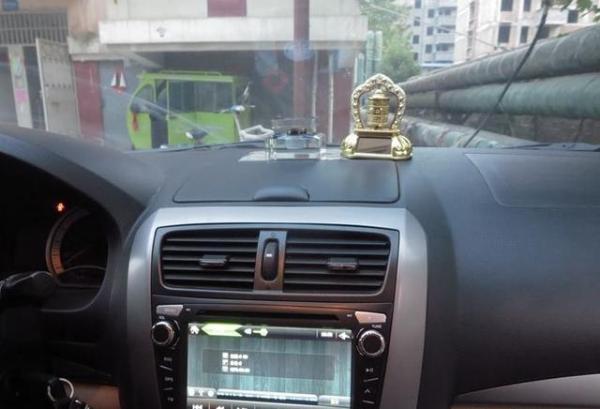 车内除异味特效方法，车内异味最有效的方法（汽车异味挥散不去）