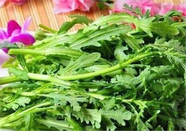 皇帝菜是茼蒿吗，皇帝菜和茼蒿的区别（这种菜被称为“皇帝菜”不爱吃你就亏大了）