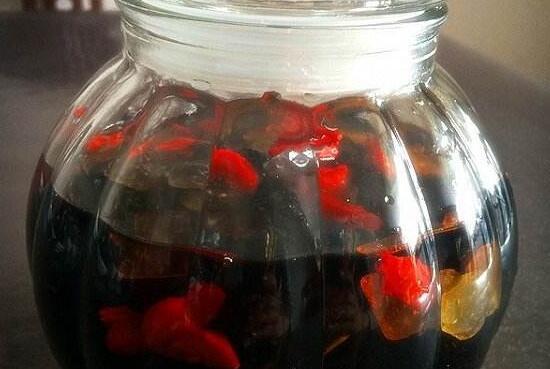 一斤桑葚泡几斤白酒，桑葚酒男人喝了壮阳吗（桑葚用什么酒泡最好）