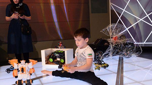 俯卧撑世界纪录，俯卧撑吉尼斯世界纪录是多少（俄男童两小时内做超4000个俯卧撑）