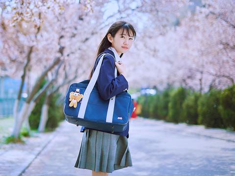 1981属鸡石榴木命最忌讳什么，81年属鸡人的命中三大坎（1981年属鸡的女人一生命运）