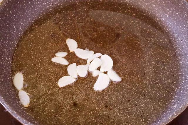 素炒茄子洋葱做法，红烧茄子洋葱的做法（夏季必吃的番茄）