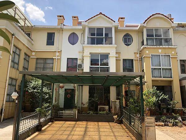 孙小果身世 果然牛，孙小果的出生（孙小果的家庭背景很强大）