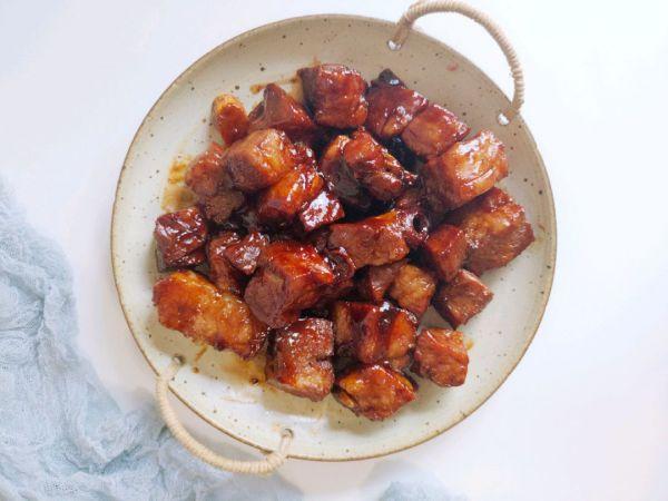 红烧鲶鱼的家常做法，红烧鲶鱼的家常做法视频（给老爸做道菜#红烧牛肉）