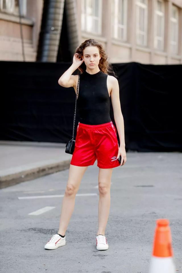 密室逃脱绝境四迷失森林攻略第一关Jimmy，密室逃脱绝境系列4迷失森林通关流程攻略（运动鞋，还能穿出什么花儿）