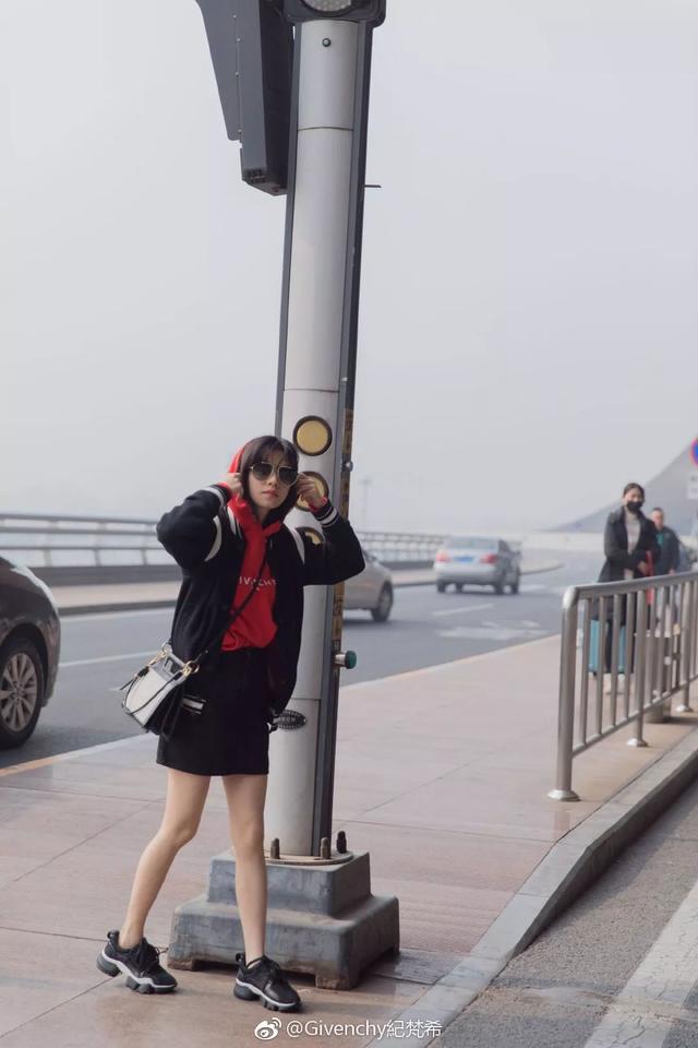 密室逃脱绝境四迷失森林攻略第一关Jimmy，密室逃脱绝境系列4迷失森林通关流程攻略（运动鞋，还能穿出什么花儿）