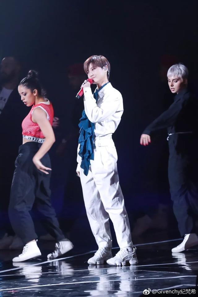 密室逃脱绝境四迷失森林攻略第一关Jimmy，密室逃脱绝境系列4迷失森林通关流程攻略（运动鞋，还能穿出什么花儿）