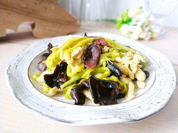 新鲜黄花菜怎么做好吃，新鲜黄花菜怎么炒好吃（）