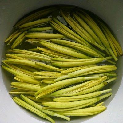 新鲜黄花菜怎么做好吃，新鲜黄花菜怎么炒好吃（）
