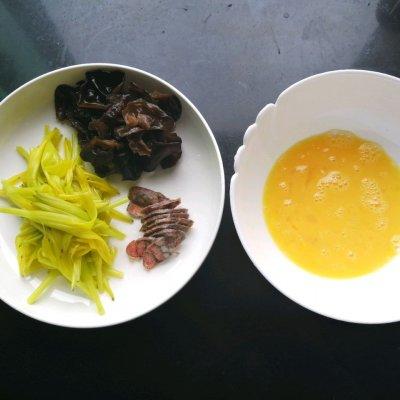 新鲜黄花菜怎么做好吃，新鲜黄花菜怎么炒好吃（）