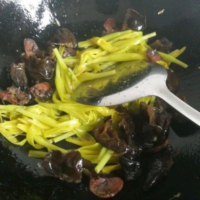 新鲜黄花菜怎么做好吃，新鲜黄花菜怎么炒好吃（）