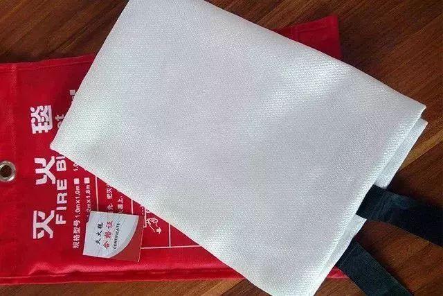 灭火毯是什么材质做的，灭火毯是什么材质做的呢（灭火毯你认识吗？来了解一下）