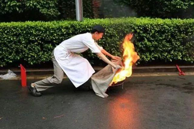 灭火毯是什么材质做的，灭火毯是什么材质做的呢（灭火毯你认识吗？来了解一下）