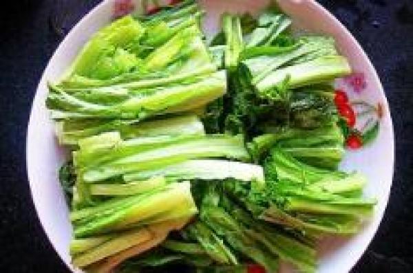 蒜蓉油麦菜的家常做法，蒜蓉油麦菜的正确做法（蒜蓉油麦菜这样做）