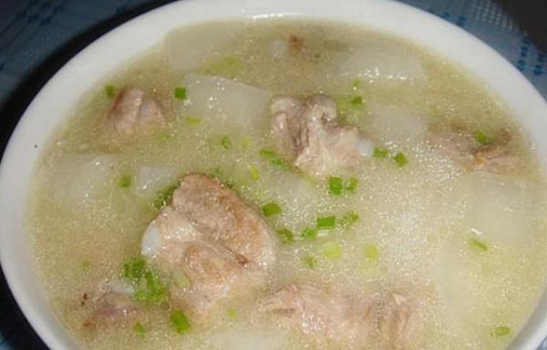 萝卜炖排骨的做法步骤，排骨炖萝卜的简单做法（萝卜排骨汤这样做）