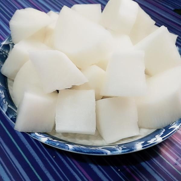 萝卜炖排骨的做法步骤，排骨炖萝卜的简单做法（萝卜排骨汤这样做）