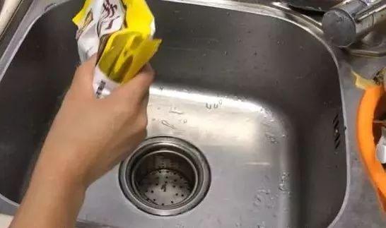 小苏打用法小妙招，小苏打抹在梳子上太厉害了