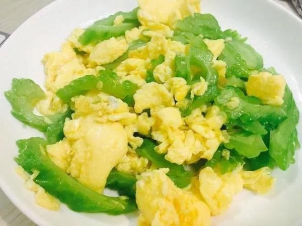 冰淇淋吃多了的危害，冰淇淋吃多了的危害有多大（夏天给孩子吃冷饮）