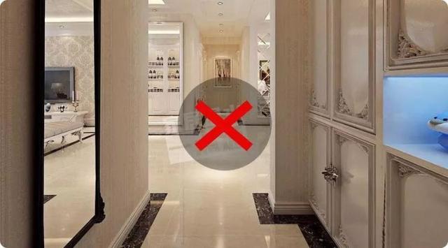 卫生间一开门是镜子，洗手间开门见镜怎么处理（进门第一眼就决定了运势好坏）