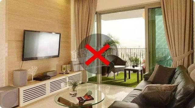 卫生间一开门是镜子，洗手间开门见镜怎么处理（进门第一眼就决定了运势好坏）