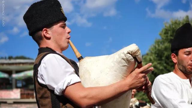 保加利亚的国花是，玫瑰花是保加利亚的国花吗（欧洲还有个保加利亚）