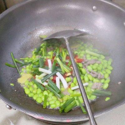 青豆怎么炒好吃，毛豆怎么炒好吃又简单（#花10分钟，做一道菜）