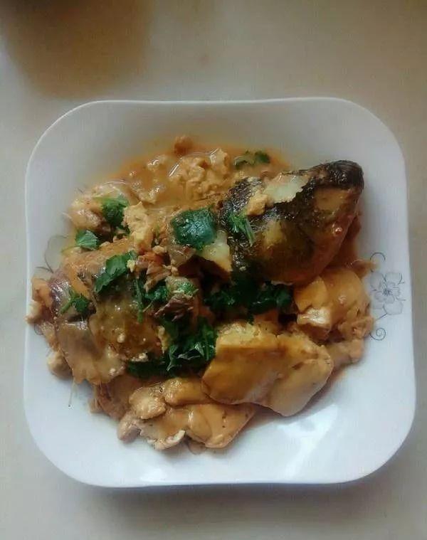 鱼怎么去除腥味，鱼怎么去腥味（鱼肉去腥不能只用葱姜料酒）