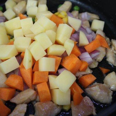 米饭和咖喱怎么做好吃，咖喱鸡肉饭这样做才好吃