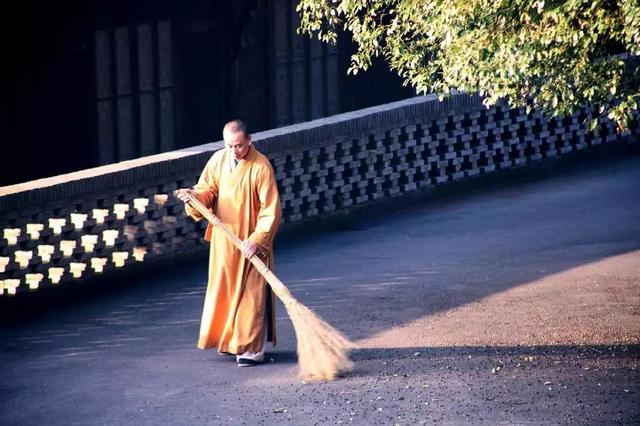 梦参长老临终开示，梦参长老：人家富贵你不要羡慕