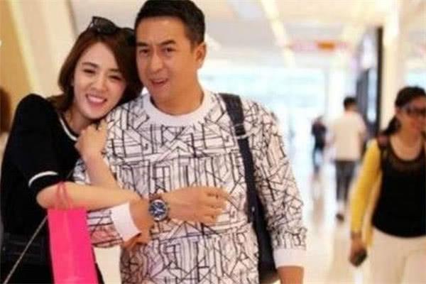 张嘉译有几个妻子，张嘉译的历任妻子（张嘉译的老婆是她）