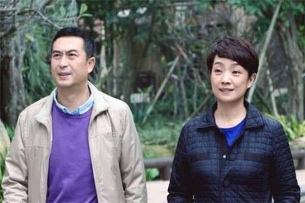 张嘉译有几个妻子，张嘉译的历任妻子（张嘉译的老婆是她）