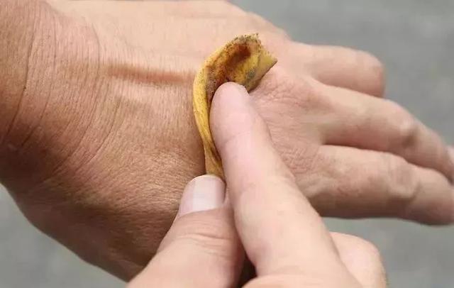 香蕉皮美容的方法和功效，香蕉皮可以美容护肤吗（香蕉皮竟然这么厉害）