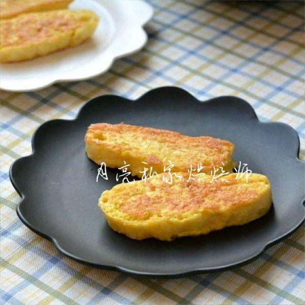 营养早餐鸡蛋馒头片怎么做，鸡蛋馒头片的做法（#废物利用比油条还好吃不腻的鸡蛋煎馒头片）